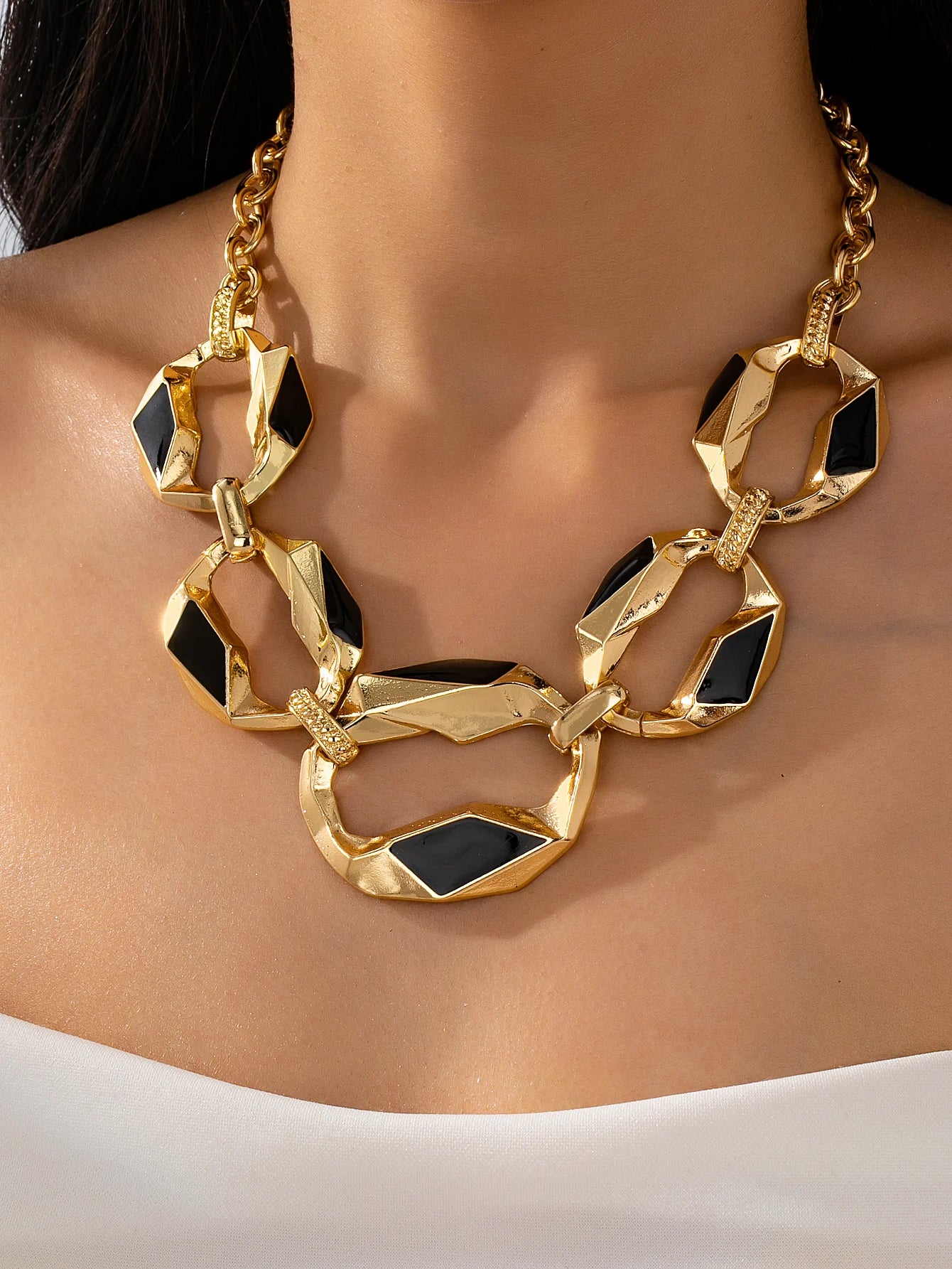 A Charming, Versatile, Exaggerated and High-End Geometric Necklace for Women
