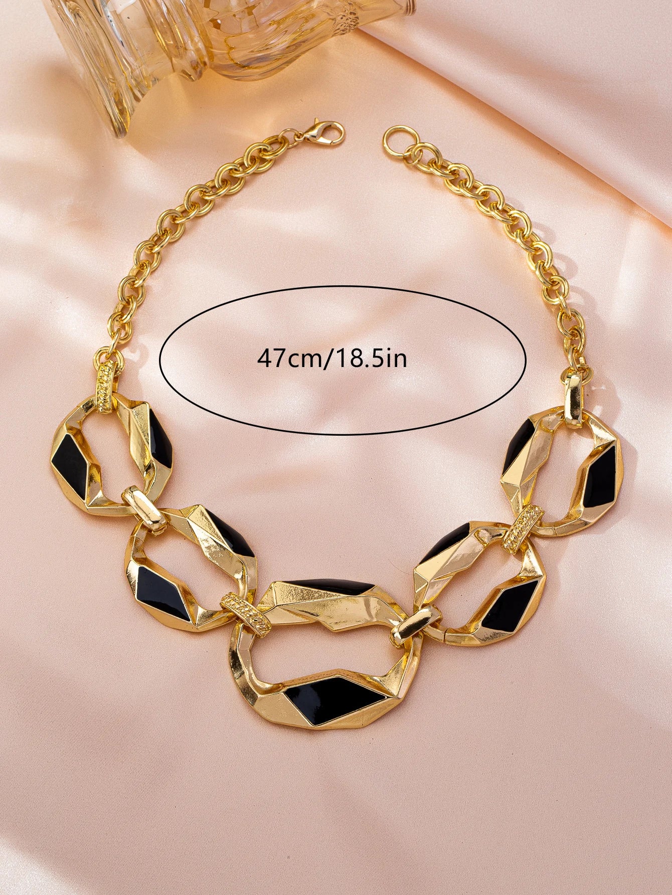 A Charming, Versatile, Exaggerated and High-End Geometric Necklace for Women