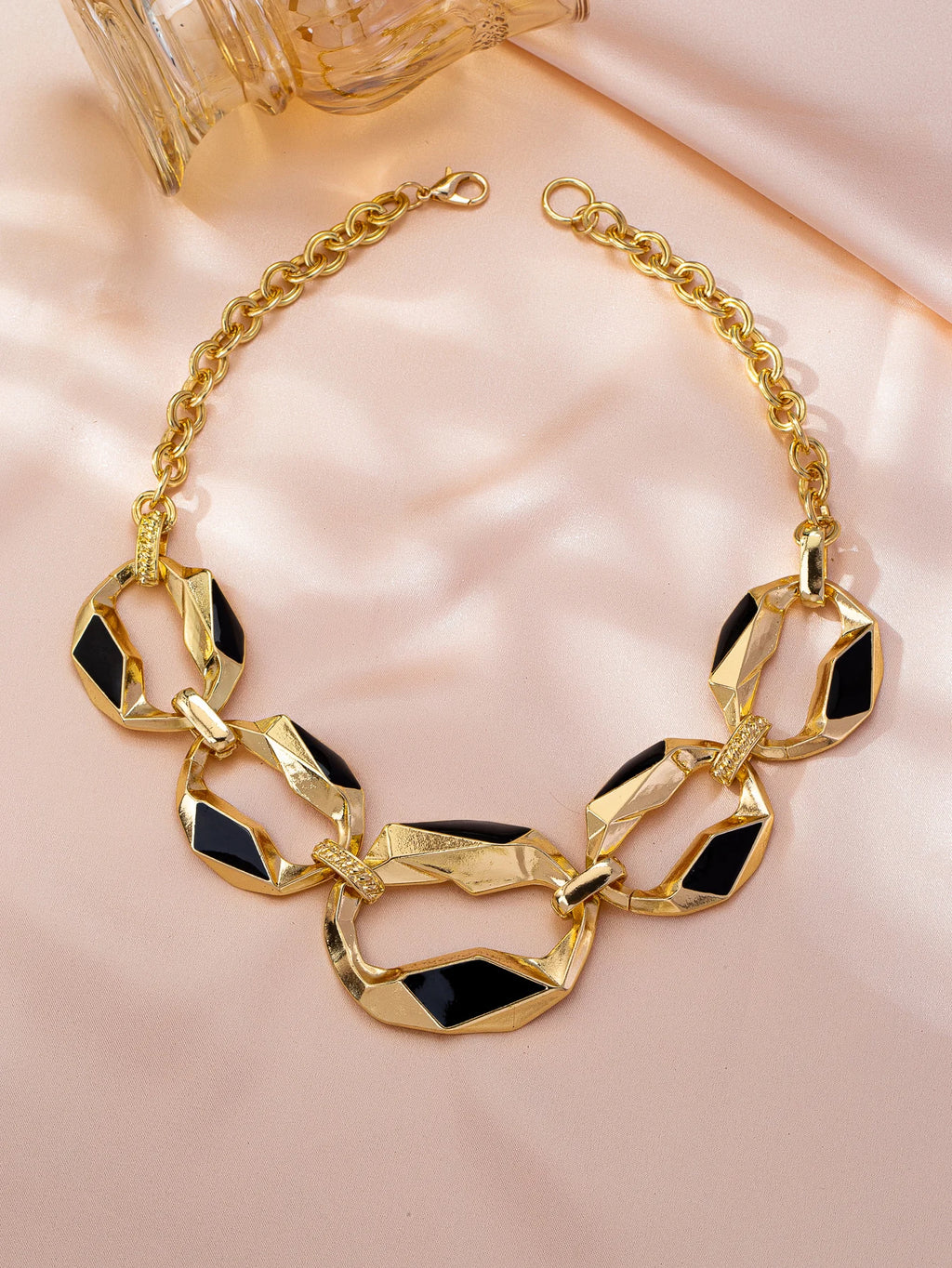 A Charming, Versatile, Exaggerated and High-End Geometric Necklace for Women